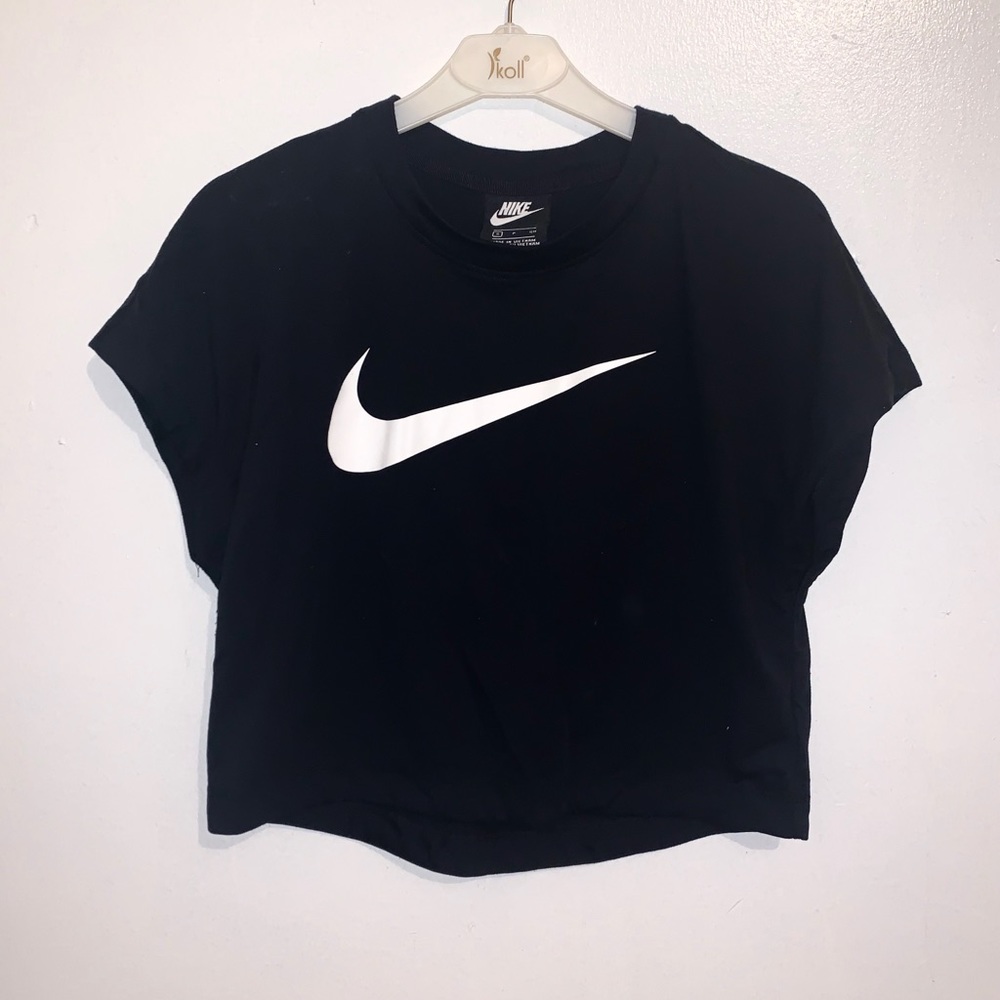 Nike BLACK swoosh crop T-Shirt 22$